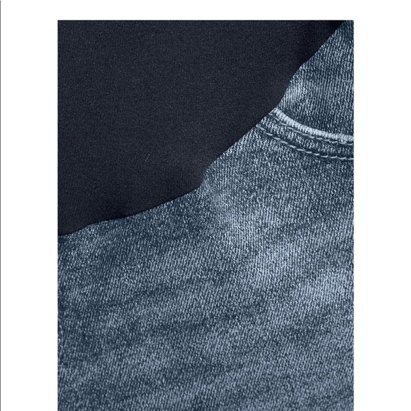 Maternity Bermuda Shorts With Full Panel - Picture 3 of 5